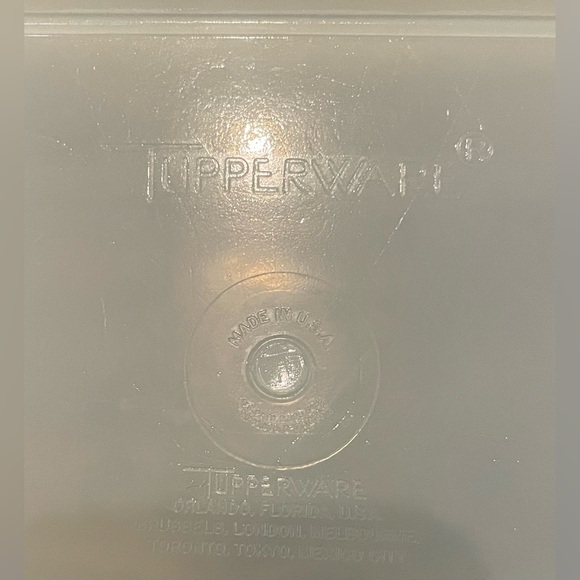 Two pieces of Vintage Tupperware - Picture 4 of 8